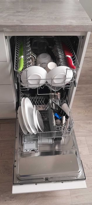 Посудомийна машинка ELECTROLUX