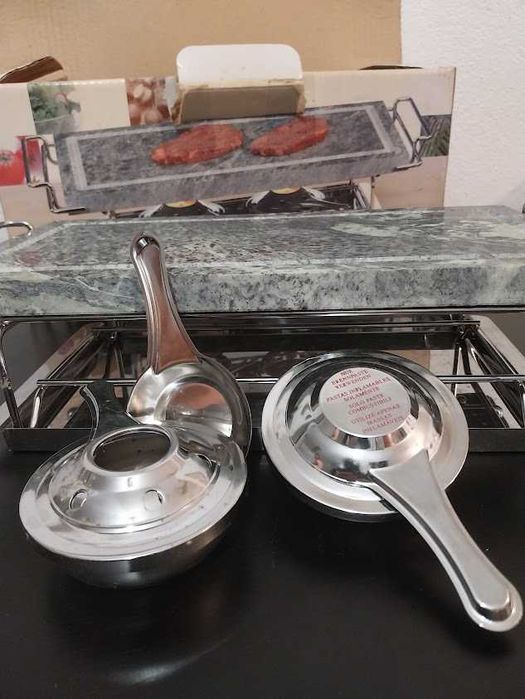 Pedra de grelhar na mesa