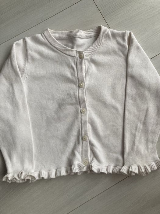 Biały sweter rozpinany na guziki rozmiar 86