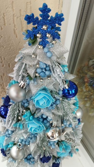 Блакитна ялинка ручної роботи, новорічний декор