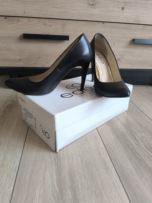 Czarne skórzane szpilki Edeo 37