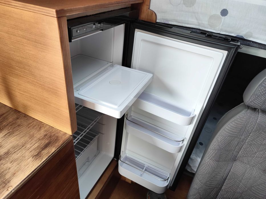 Vendo autocaravana com interior novo a estriar