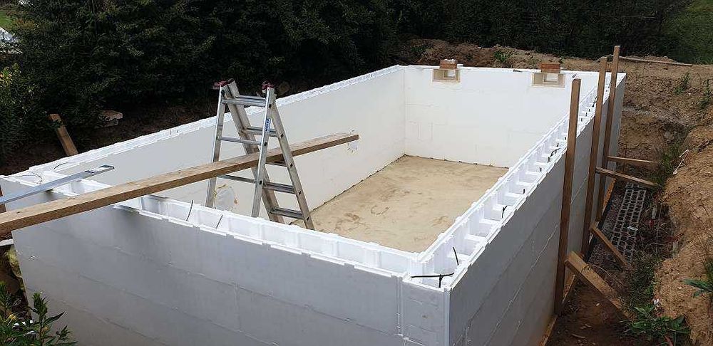 Basen 6 x 3 m z bloczków styropianowych