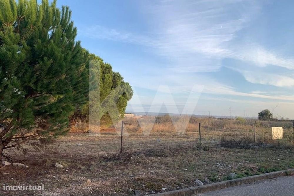 Vende-se Terreno Urbano no Entroncamento