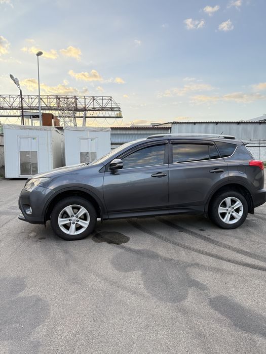 Toyota RAV 4  офіційна