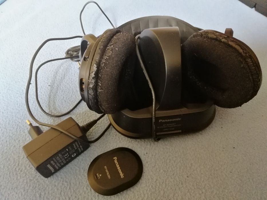 Słuchawki  bezprzewodowe PANASONIC RF radiowe RP-WF 820 zasilacz stacjonarne nadajnik ładowarka