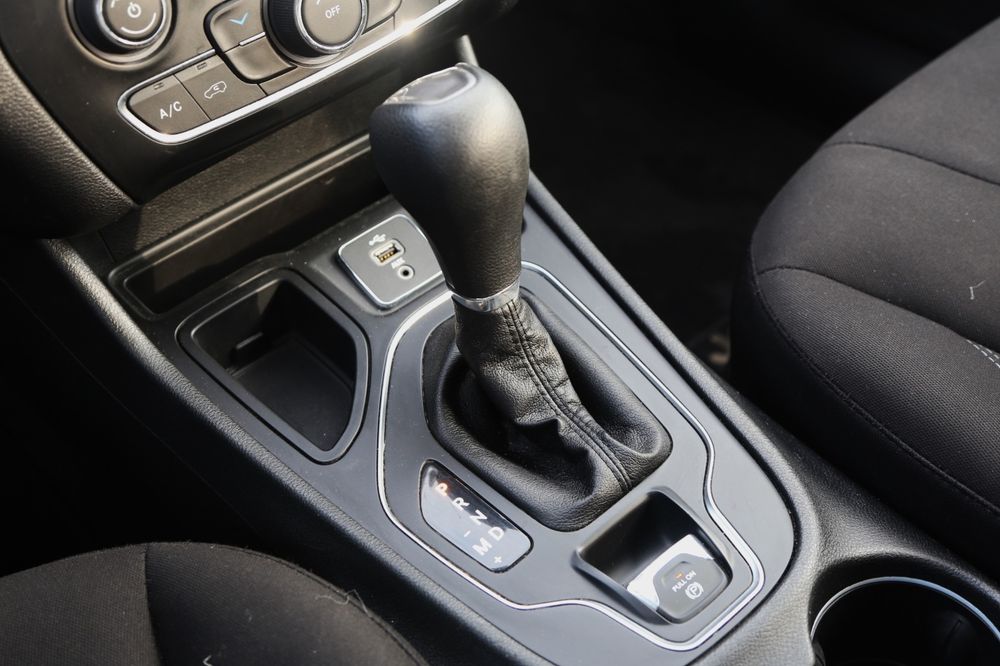 Jeep Cherokee 2018 VIN 1C4PJLCB6KD203724 фото оголошення 11 з 20