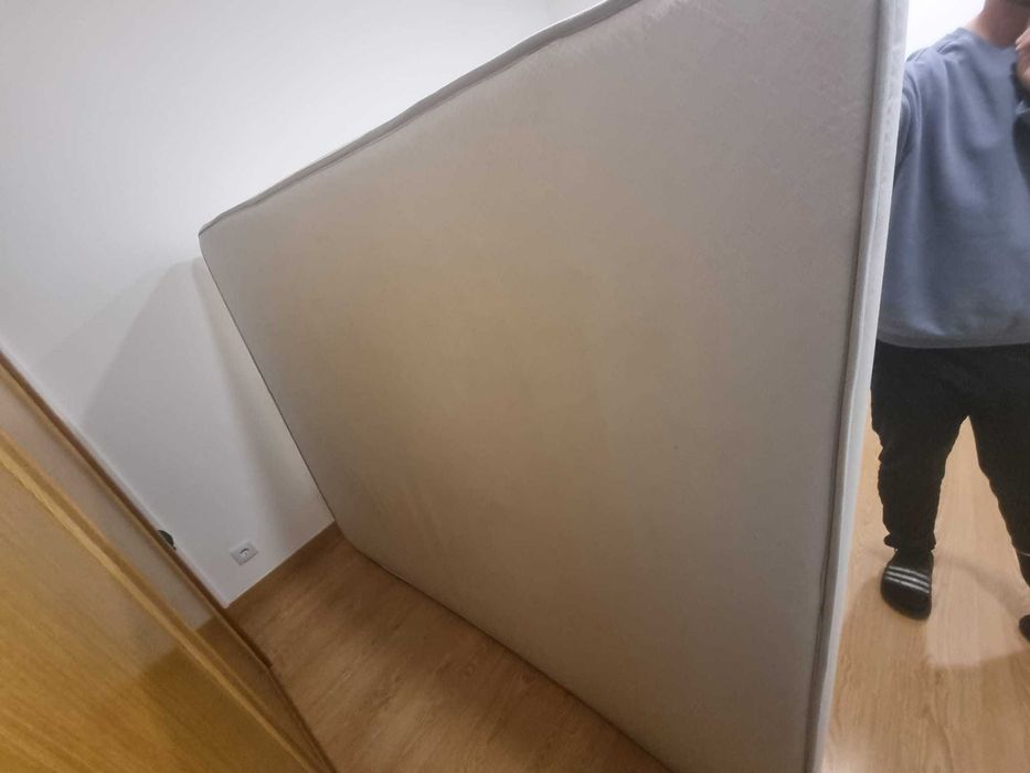 Cama de casal com colchão e estrado incluído