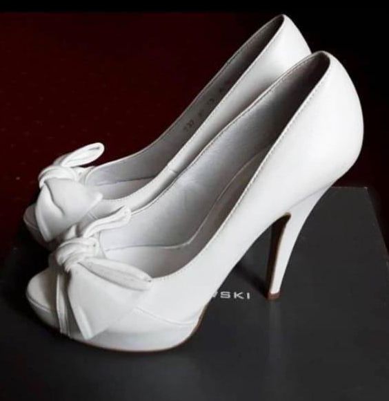 Suknia ślubna księżniczka z kryształkami Swarovskiego