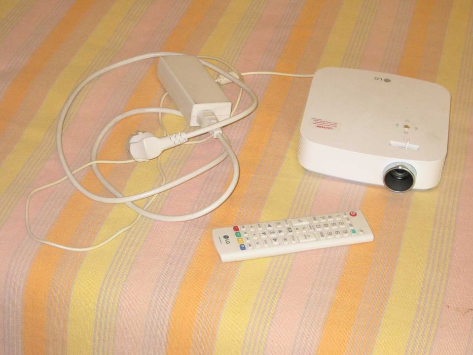 Projector de Vídeo HD LG PF50KS