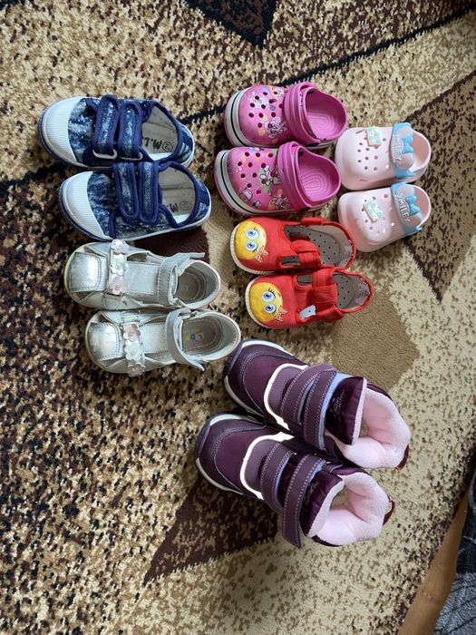 Дитяче взуття, кеди, крокси, босонідки, ботінки, кімнатні тапочки