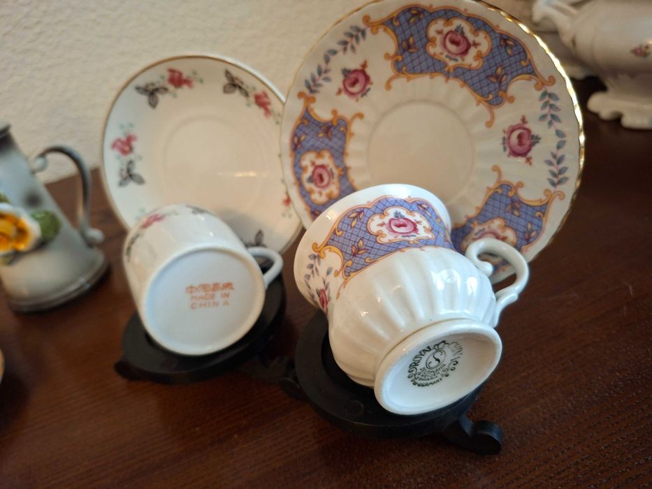 Porcelanas e biscuit  - lote de figuras e loiças de vitrine - preço do lote