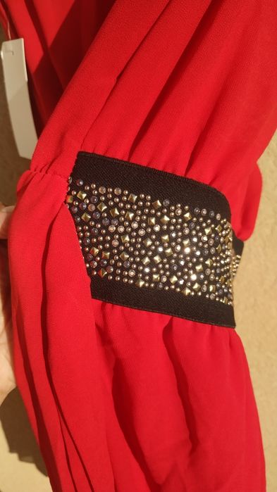 Vestidos de cerimónia vermelho e também em preto