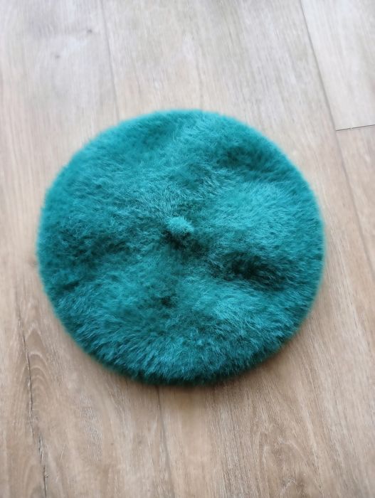 Włochaty ciepły beret damski