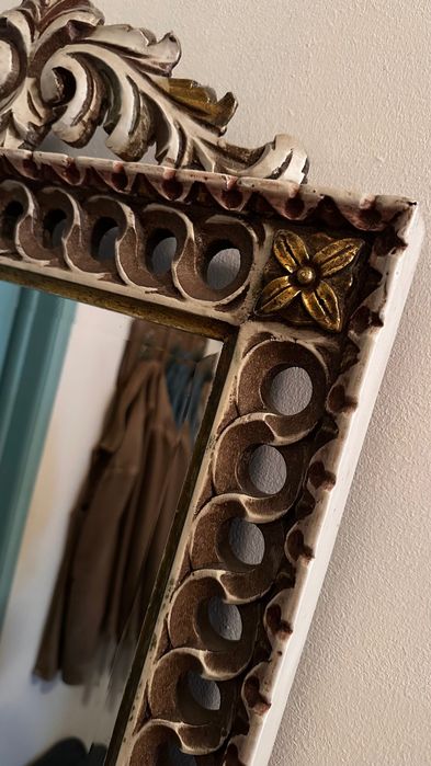 Mesa de apoio com espelho