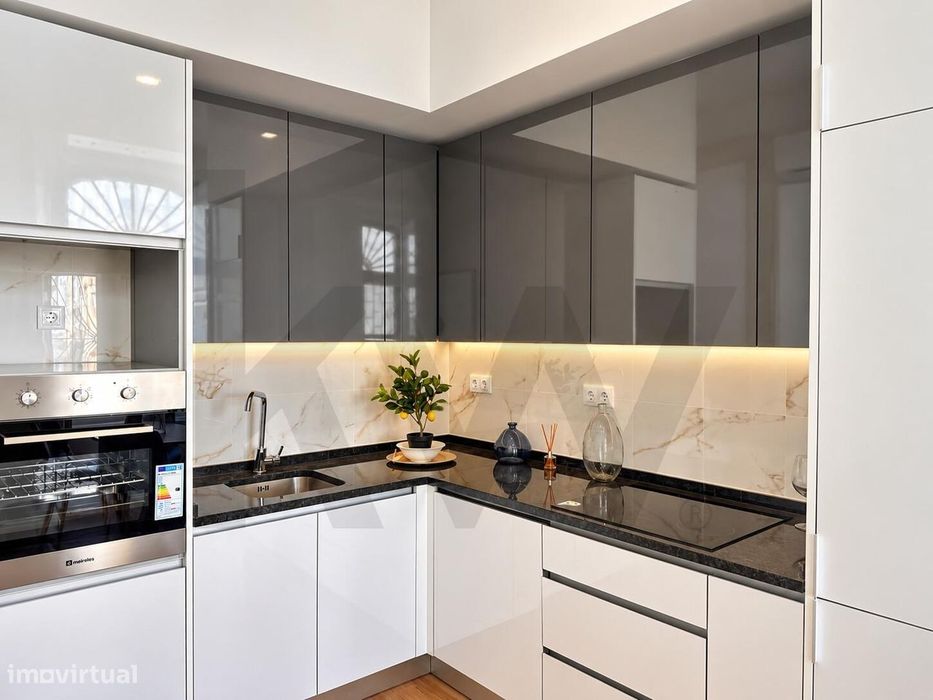 Apartamento T2 Renovado com Terraço de 20 m2 | Penha de França | Lisbo