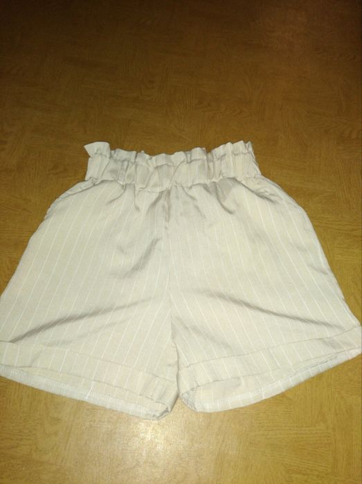 Шортики женские белые