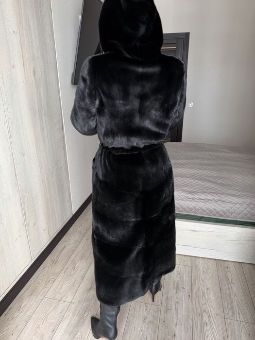 Продам шикарну норкову шубу