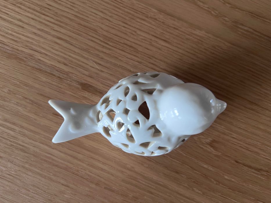 Figurka - biały ceramiczny, ażurowy ptaszek, dekoracja