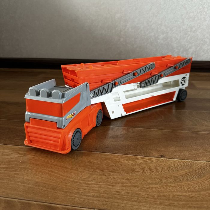 Машинка Hot Wheels Action Мега-транспортер