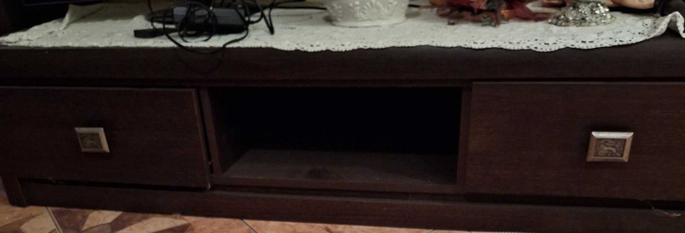 Brązowy zestaw mebli do salonu