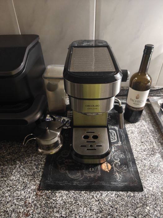 Máquina de café Cecotec Cafelizzia