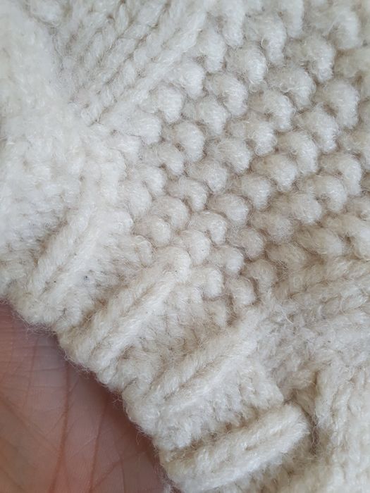 Kremowa ciepła czapka zimowa