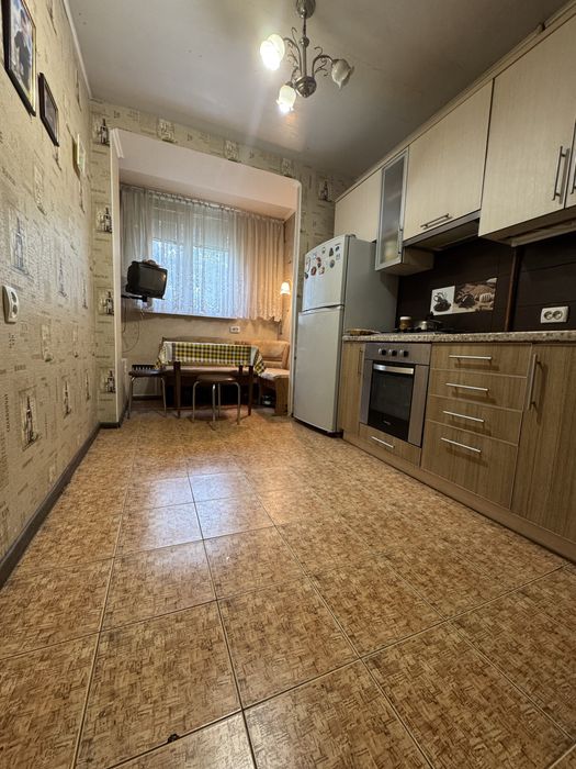 Продам 2 комн квартиру Гвардейцев Широнинцев 101 - View 3