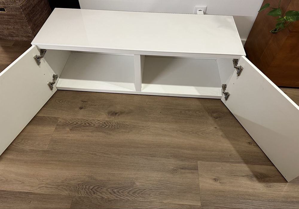 Movel Tv Besta ikea com portas tampo em vidro