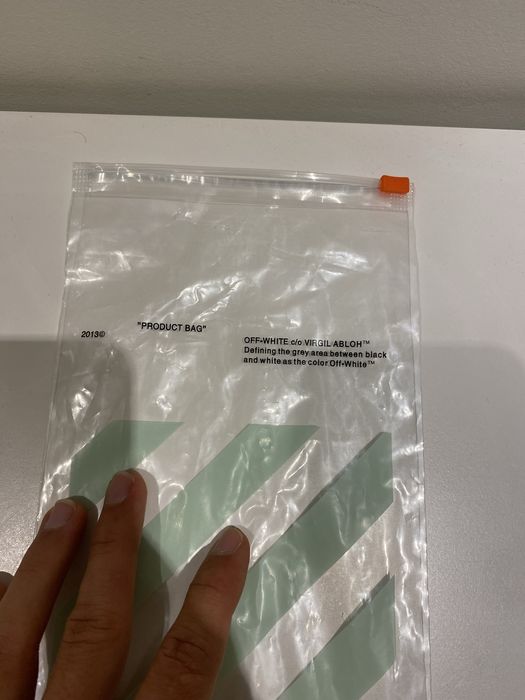 Off-White Keychain cinza