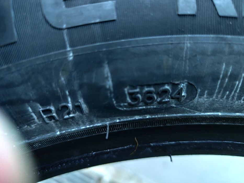 2 pneus 225/55/16 um com 600km e outro semi novo