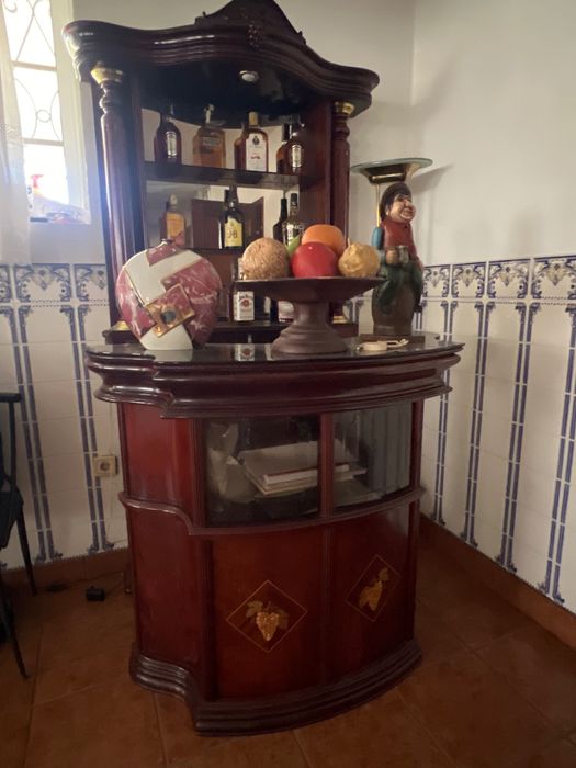 Bar de sala, como novo. Pode ir com ou sem as bebidas