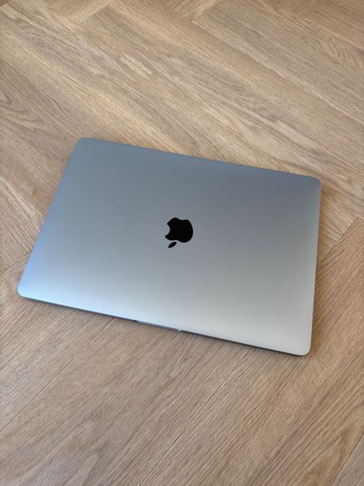 Idealny MacBook Pro 13” 8/128GB TOUCH BAR SPACE GRAY!