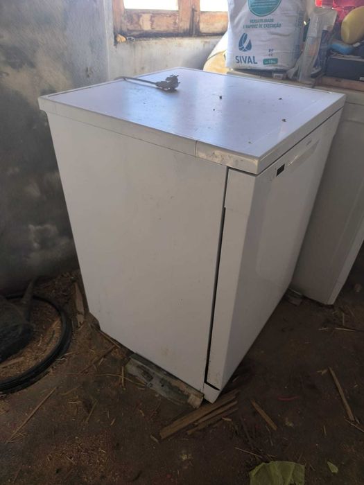 Maquina de lavar loiça Electronia com anomalia