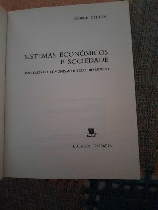 Sistemas econômicos e sociedade