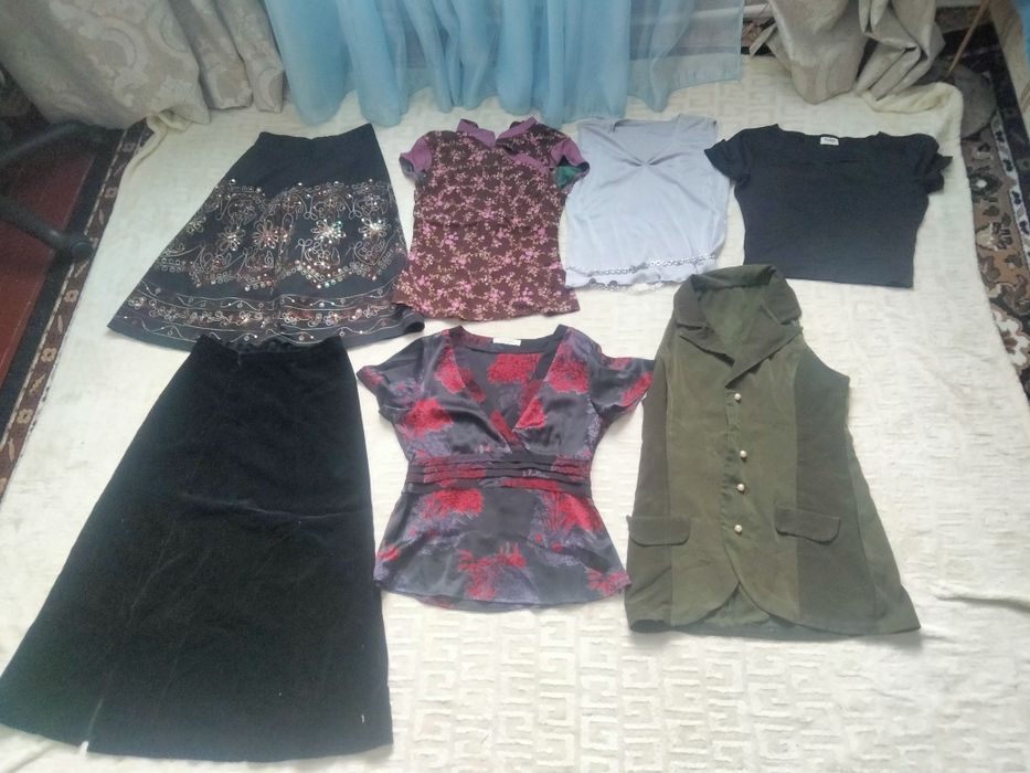 Отдам одежду, размеры 42-44.