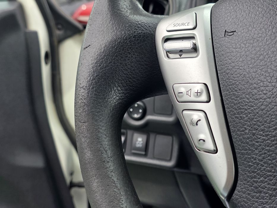 Nissan Note (branco pérola)