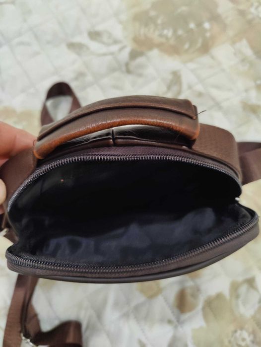 Mala tiracolo em pele genuína em excelente estado