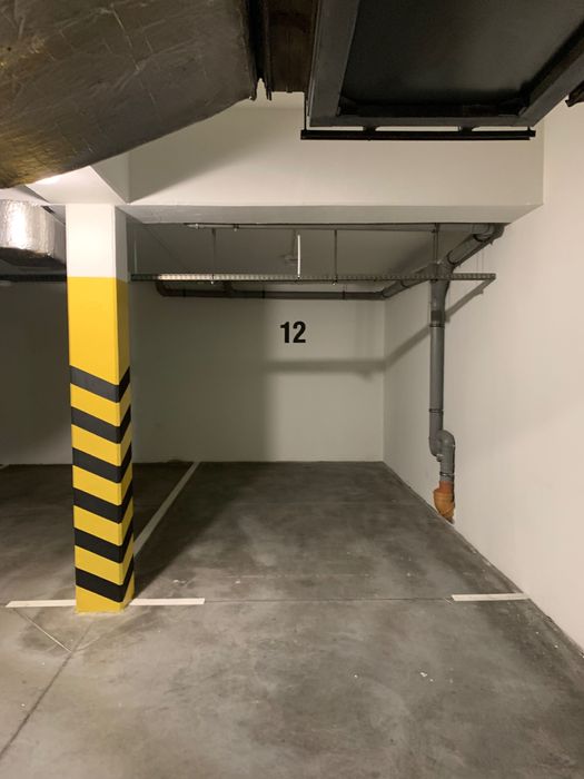 Pobitno, miejsce postojowe w garażu podziemnym ul. Twardowskiego