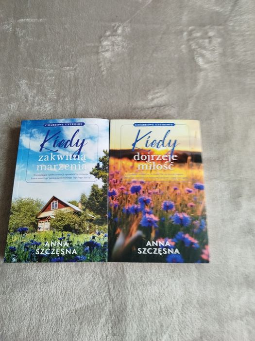 Książki Anny Szczęsnej z serii "Chabrowe Ustronie"