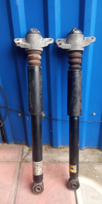 vw Тоуран стойки задние в нормальном состоянии.