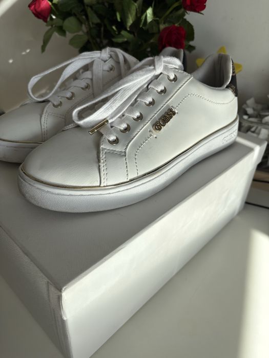 Snikersy Guess r. 40