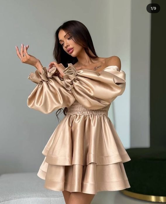 Платье атласное  нарядное на выпускной