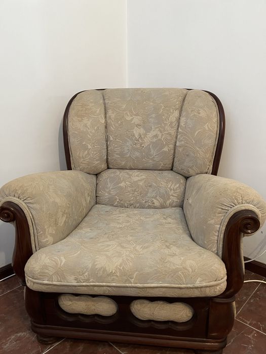 Sofá cama e 2 individuais