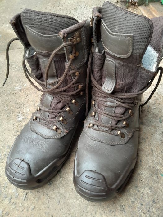 Берци ботинки чоботи