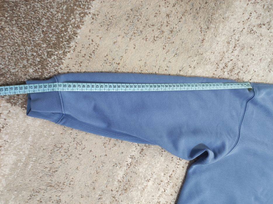 Кофта б/у Levi's. В гарному стані.