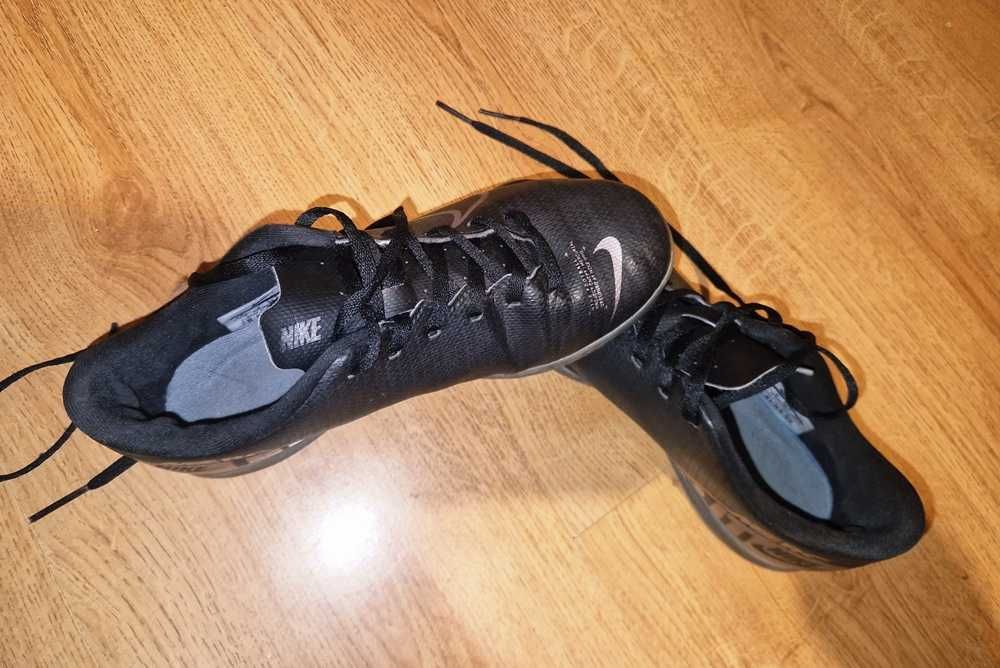 Wygodne czarne  adidasy Nike