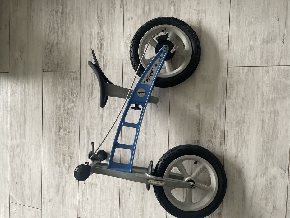 Rowerek biegowy First Bike Street niebieski z