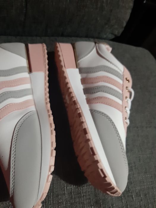 Sapatilhas novas adidas