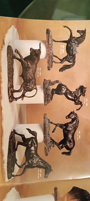 Estatueta cavalo em pé